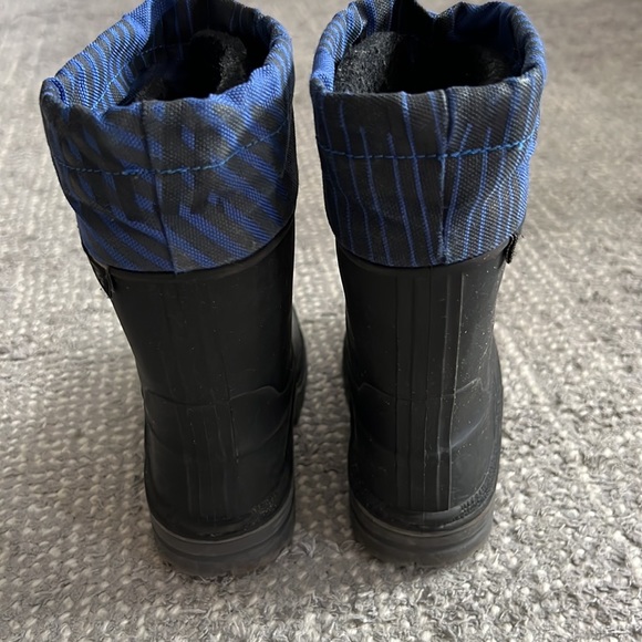 Toddler size 9 Kamik snowkone boots - Picture 3 of 10
